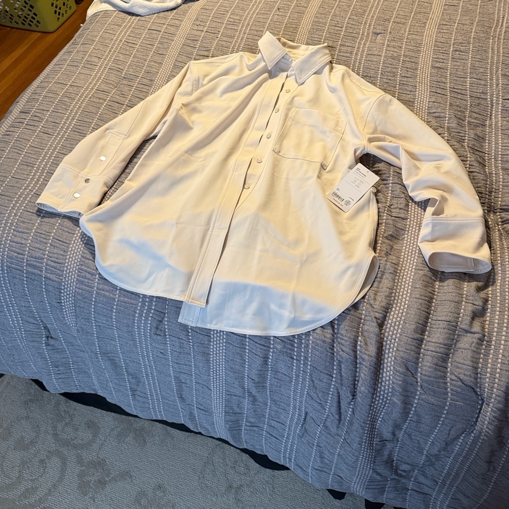 Athleta Women's MVP button-down NWT - image 4